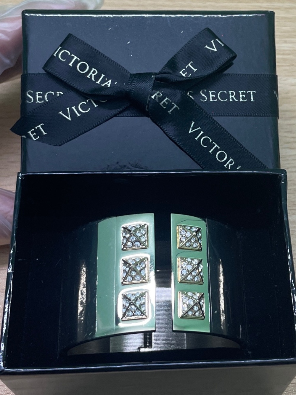 NIB Victoria's Secret Silver Pyramid Rhinestone Hinged Cuff Bracelet